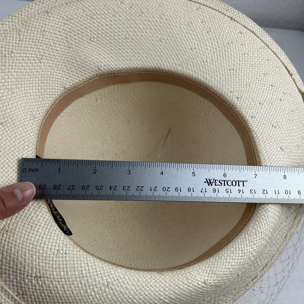 Elegant Womens Fedoria Straw Hat With White Netting Vintage